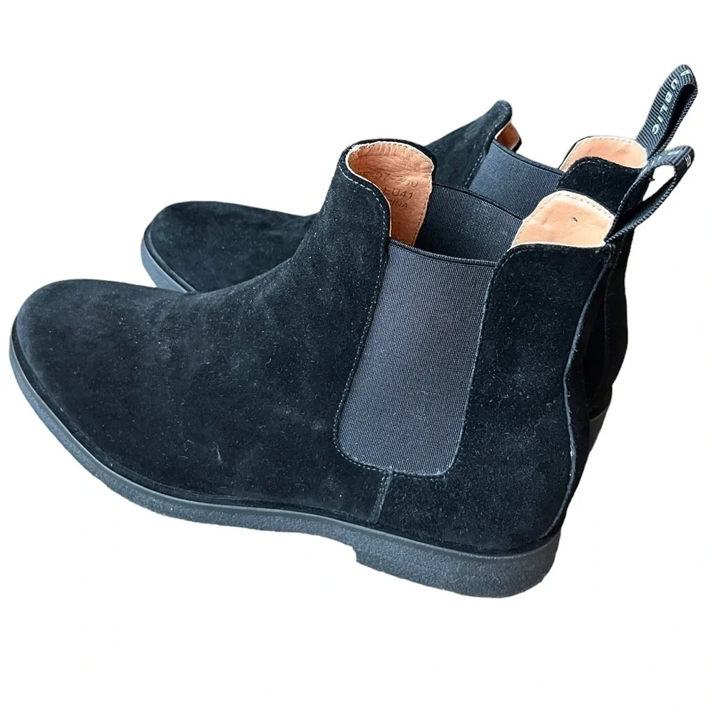 Republic Sonoma suede Chelsea boots in triple black size 8.